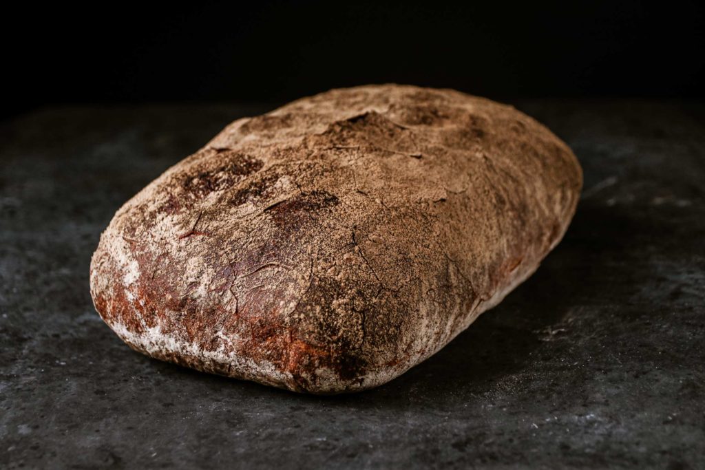 Das 2kg-Brot wie bei Gaues, Backgeschwister, Junge: Ein großer Brotlaib mit viel Aroma